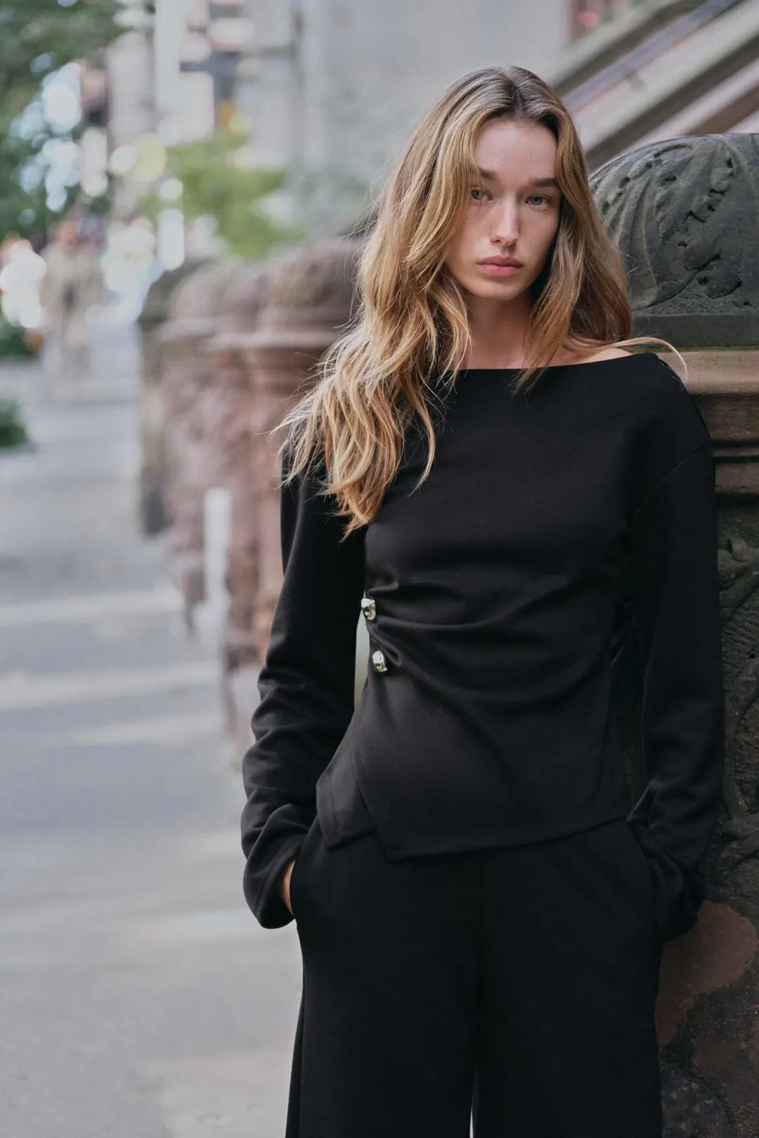 Топ из мягкой ткани с брошью, Zara