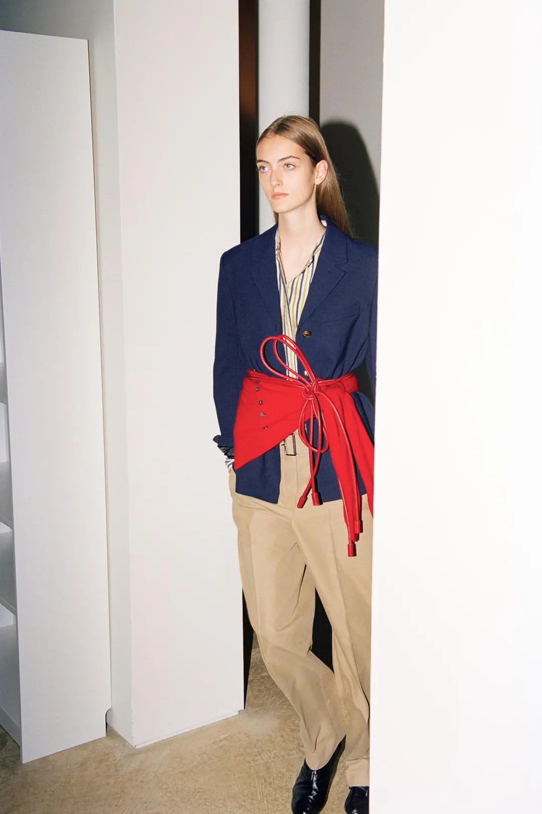 Брюки с защипами и ремнем ZW Collection, Zara