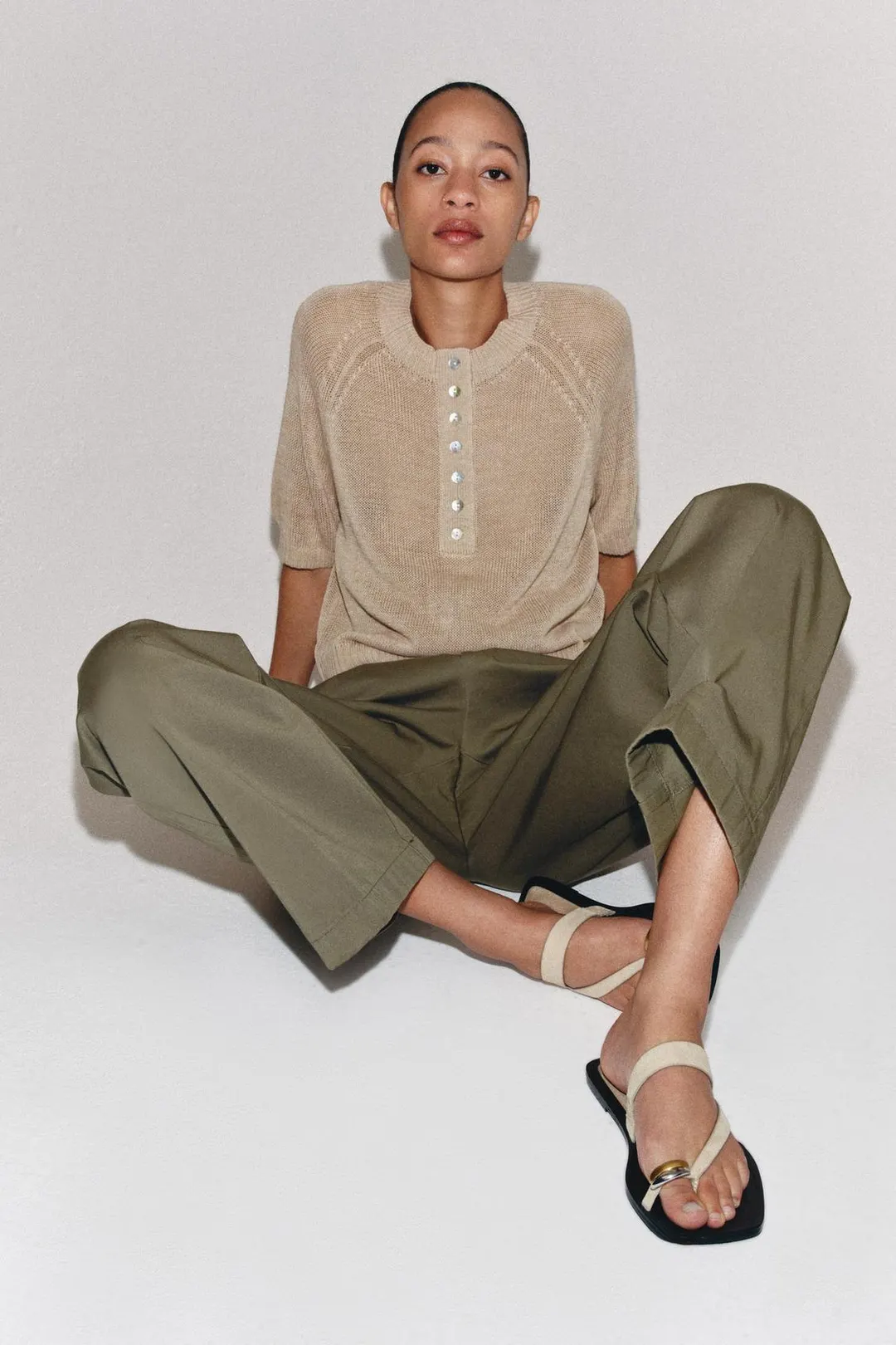 Сандалии из кожи с металлической деталью, Zara