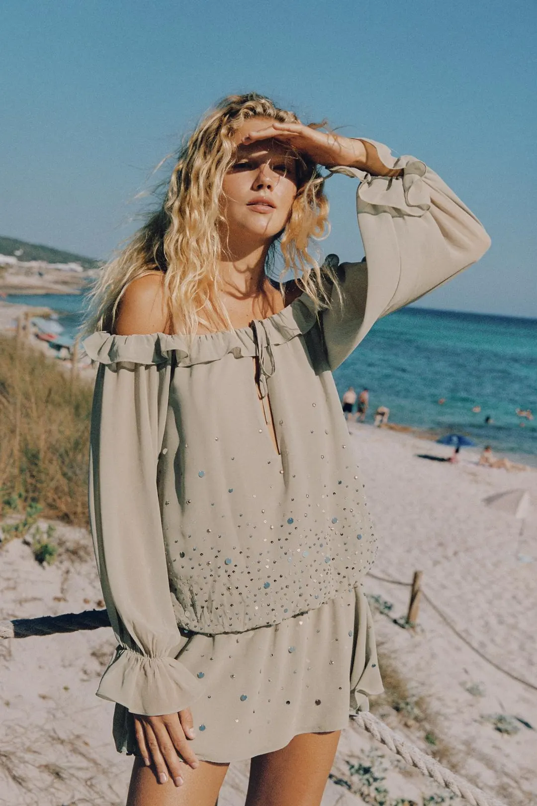 Платье из жоржета с оборками и блестящими деталями, Zara