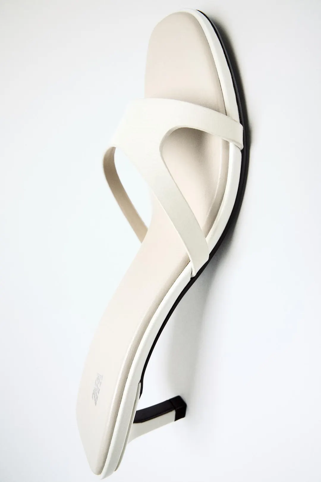 Босоножки из кожи на каблуке kitten heel, Zara
