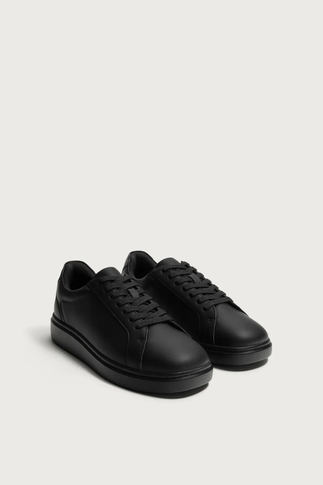 Кроссовки массивные однотонные, Zara
