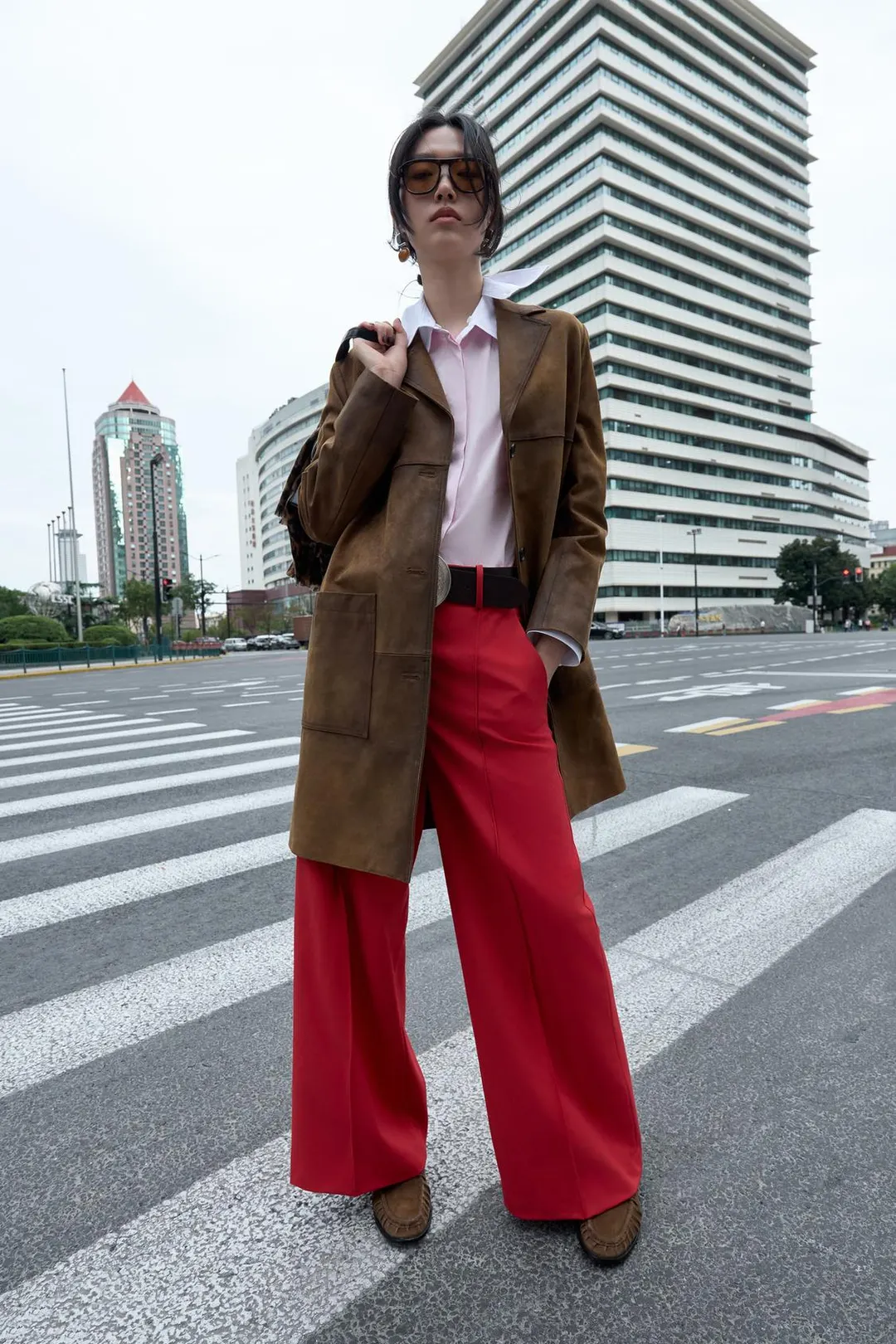 Ремень из 100% кожи с круглой пряжкой, Zara