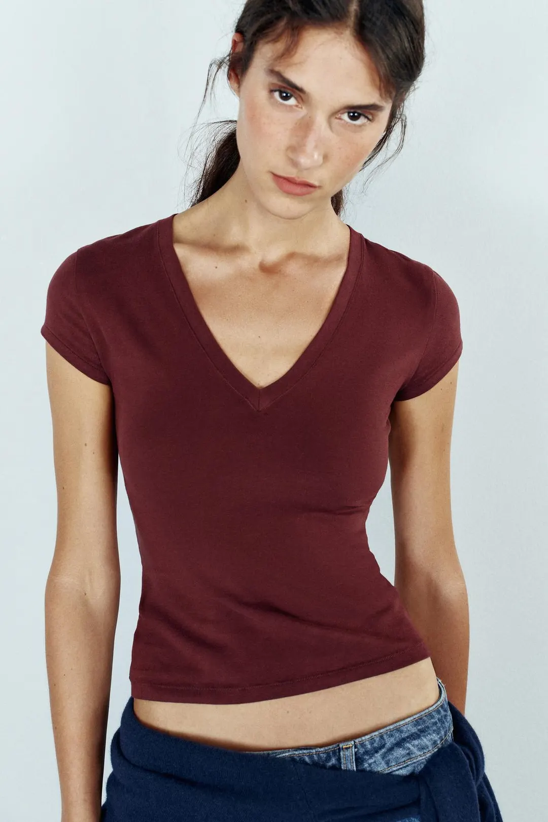 Футболка с V-образным вырезом, Zara