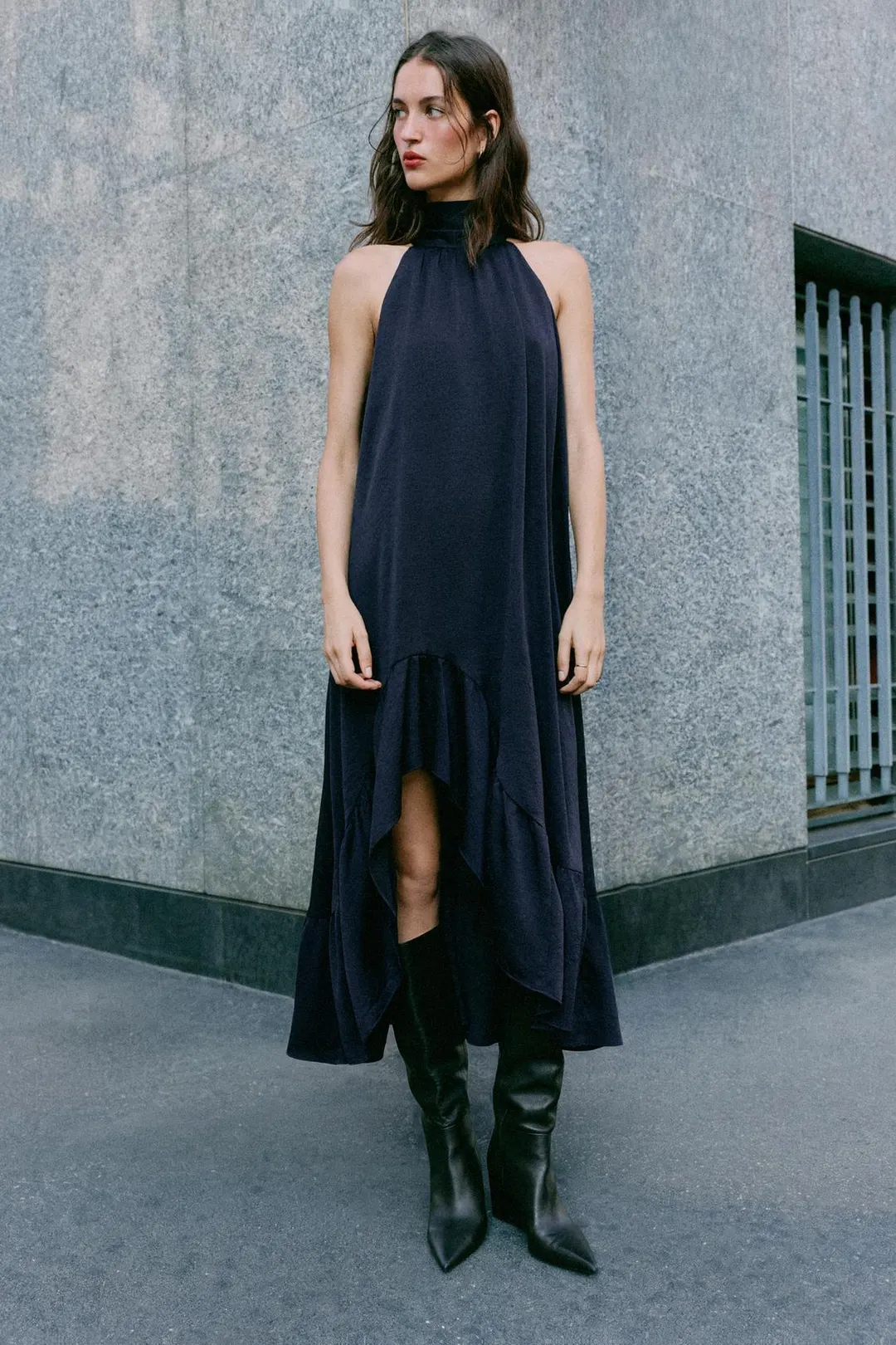 Платье миди с воротником халтер и оборкой по низу, Zara