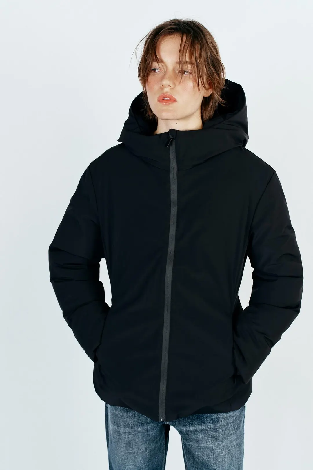 Короткий утепленный анорак с капюшоном, Zara