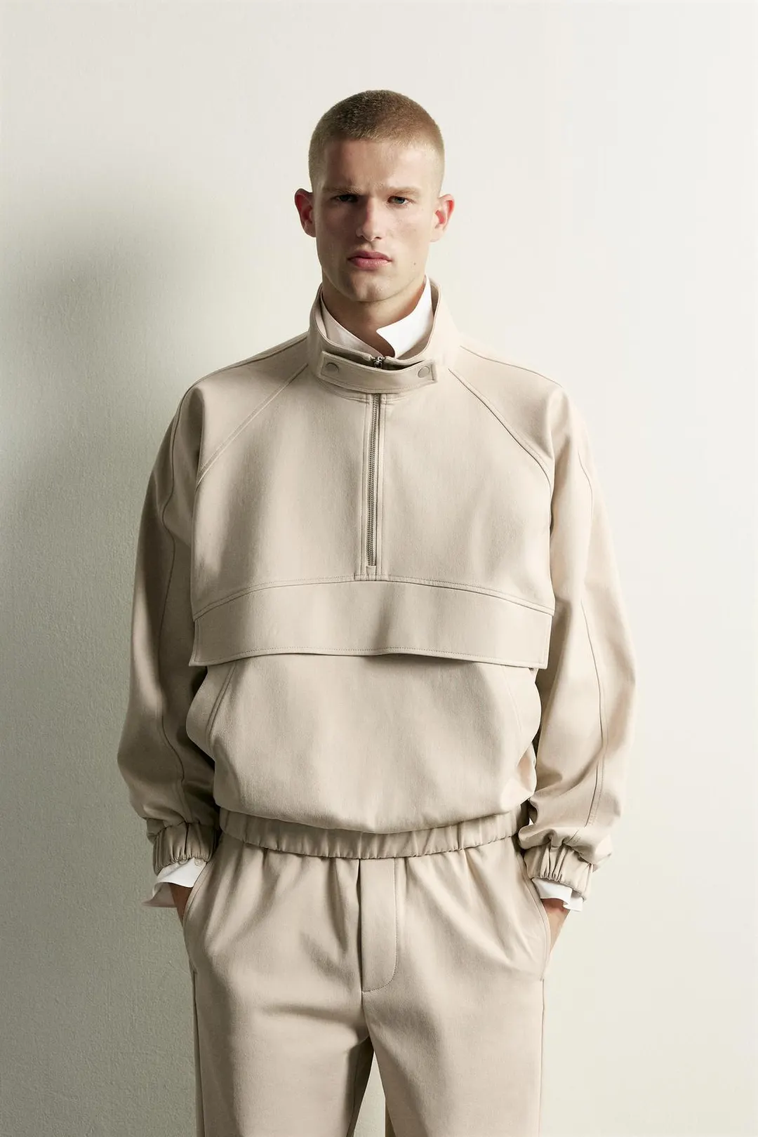 Толстовка из технологичной ткани с карманом-подсумком, Zara