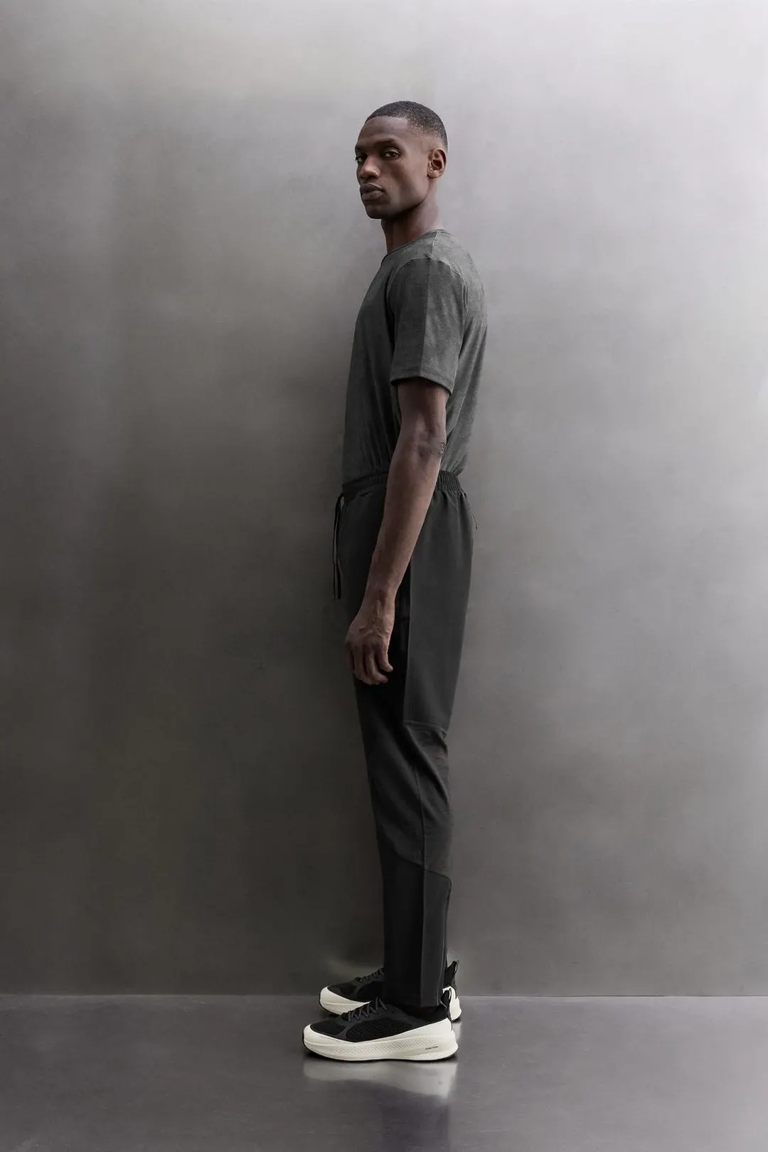 Брюки из комбинированной технологичной ткани, Zara