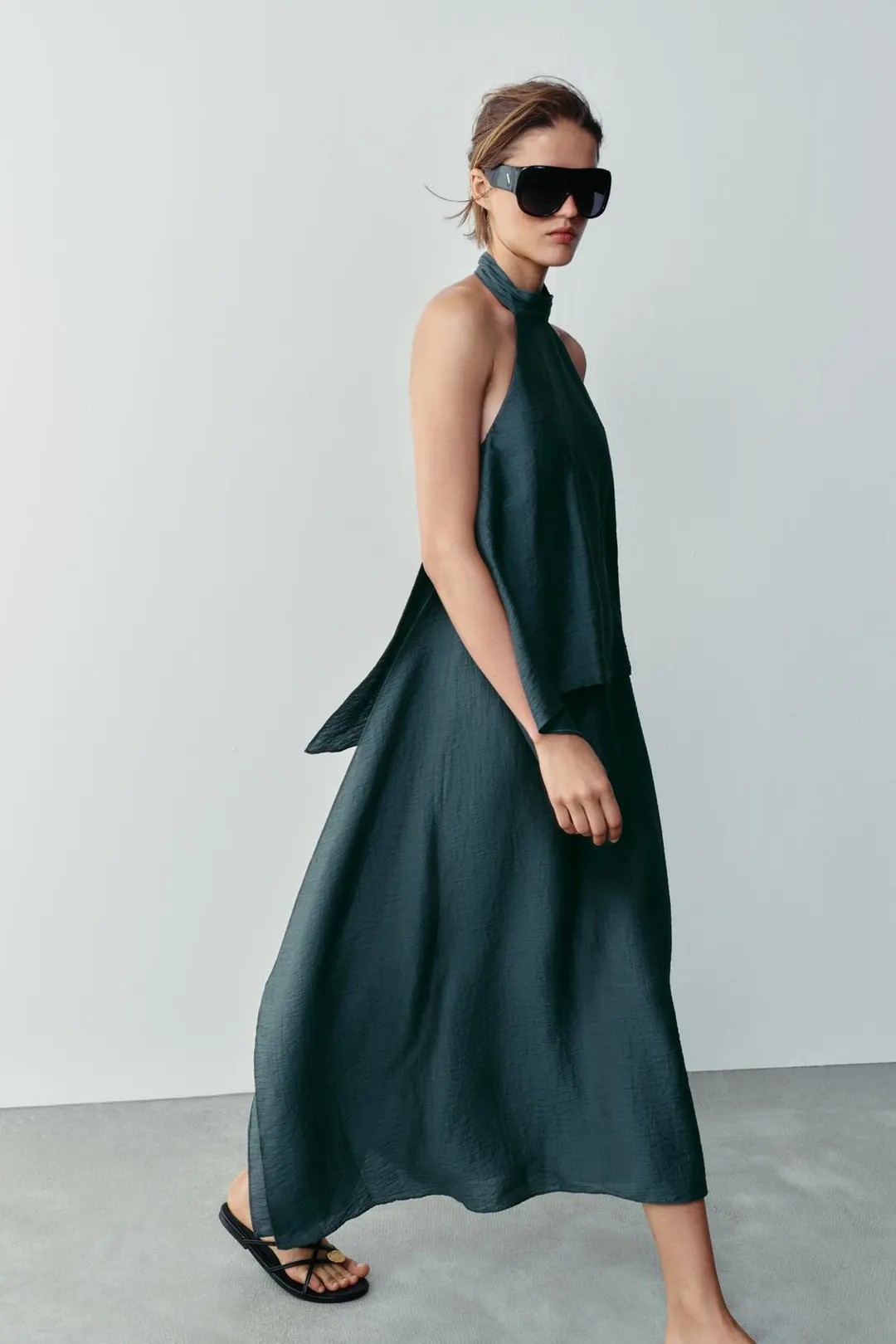 Платье миди из смесового льна с бретелью халтер, Zara