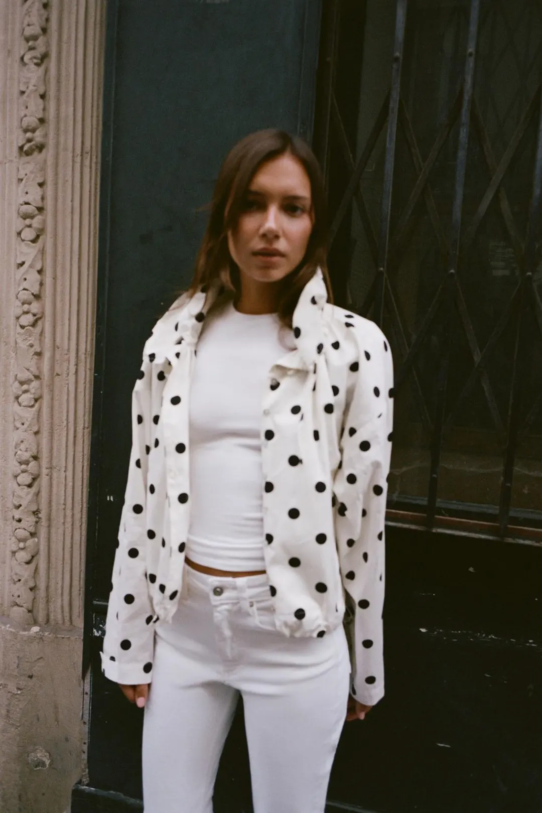 Укороченные расклешенные джинсы с высокой посадкой TRF, Zara