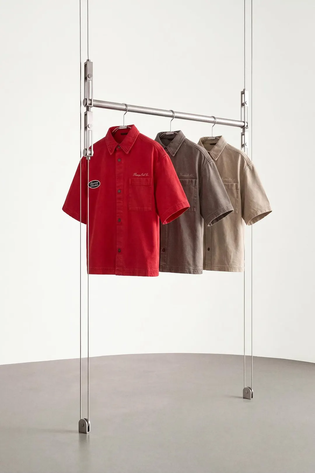 Рубашка-куртка прямого кроя с вышитыми нашивками, Zara