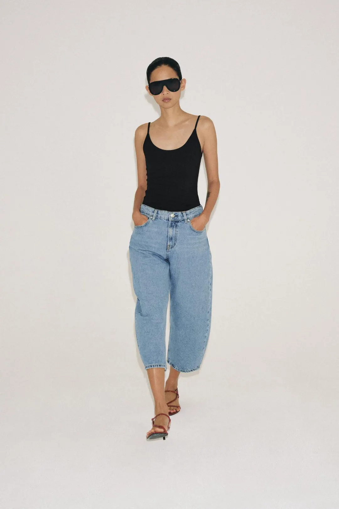 Джинсы-капри баллоны ZW Collection со средней посадкой, Zara