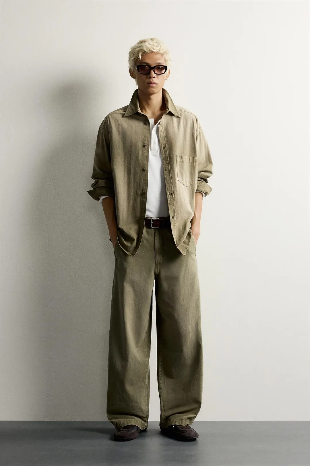 Широкие брюки с эффектом стирки, Zara