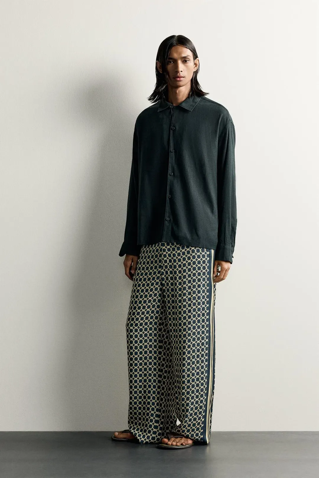 Брюки струящиеся с боковыми полосами Limited Edition, Zara