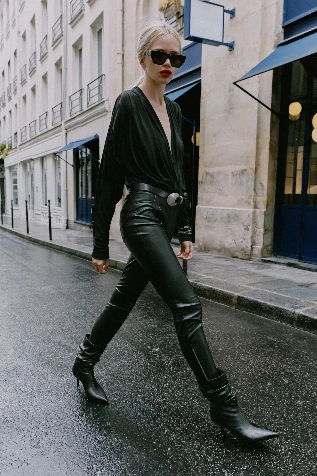 Брюки под кожу с молниями внизу, Zara