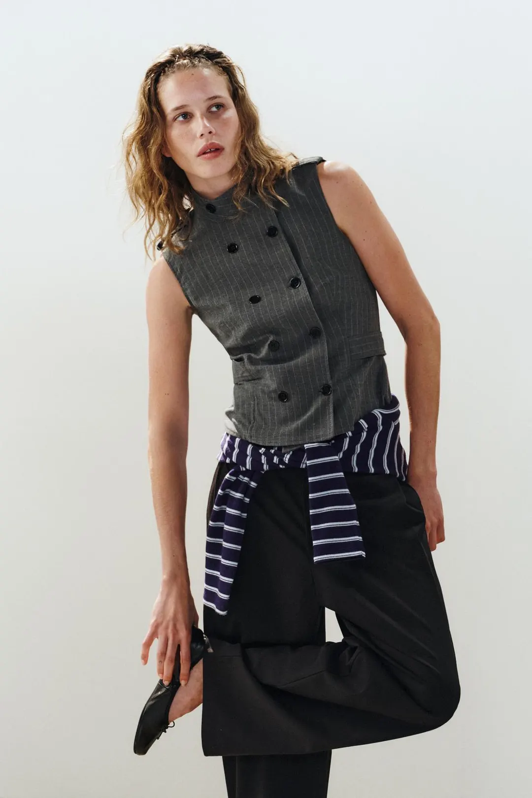 Топ в тонкую полоску с пуговицей и хлястиками, Zara