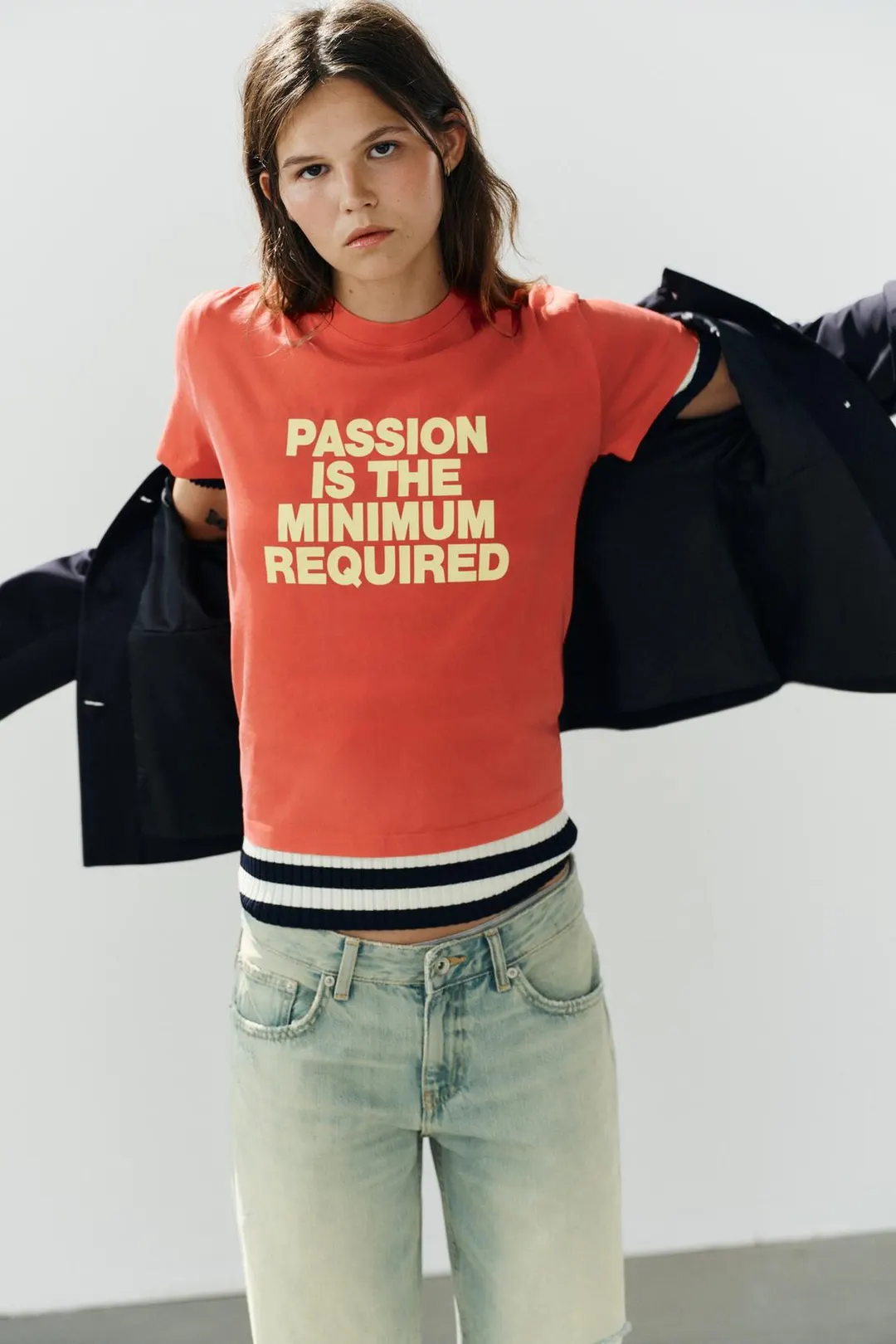 Футболка с надписью и эффектом выцветания, Zara