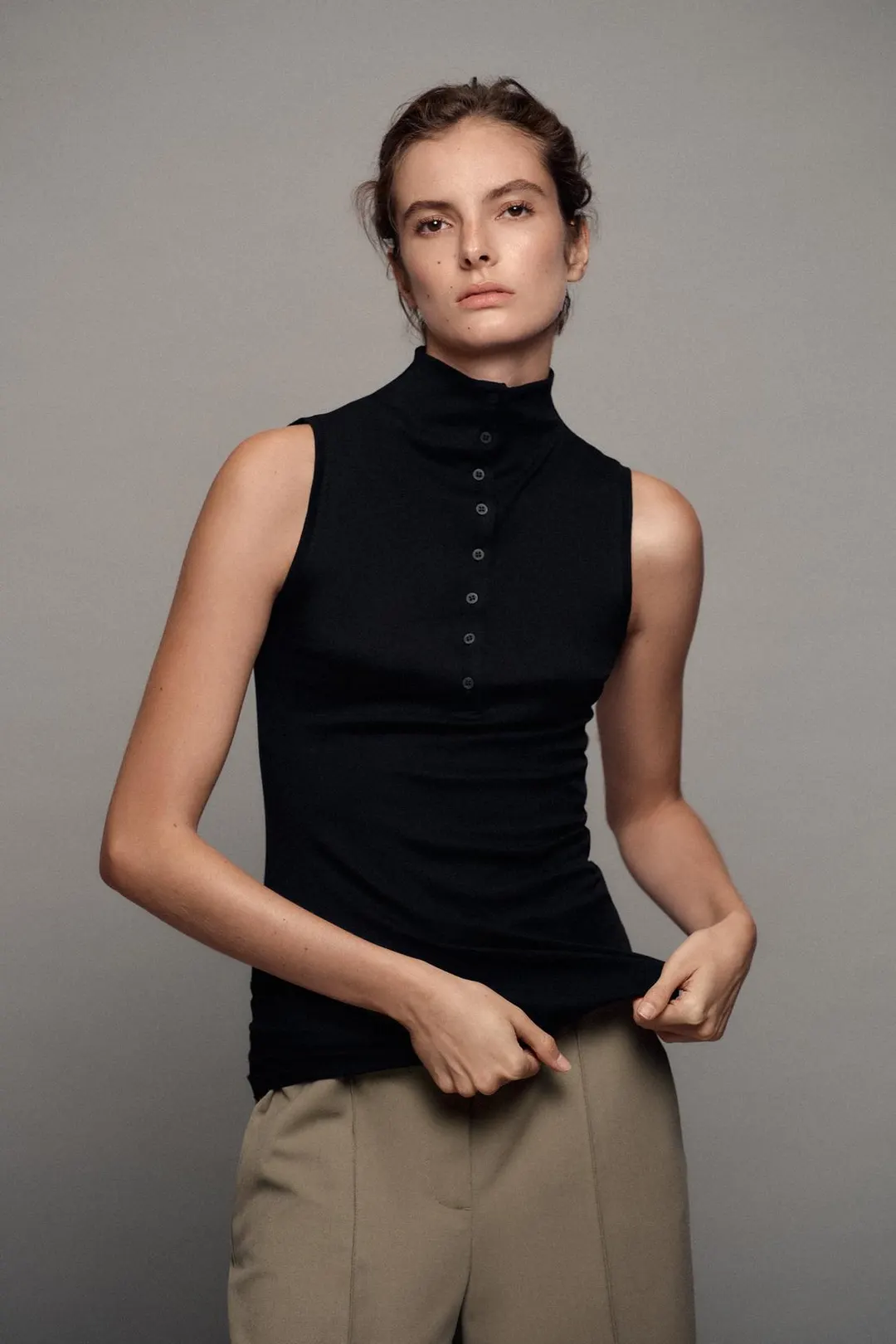 Топ с высоким воротником и пуговицами, Zara