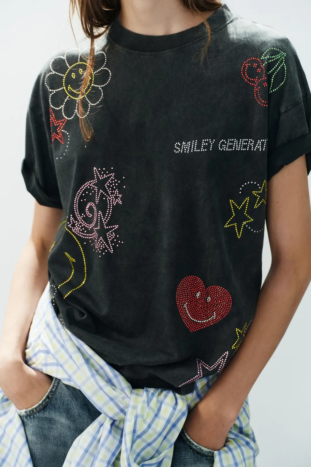 Футболка с эффектом потертости и стразами Smiley®, Zara