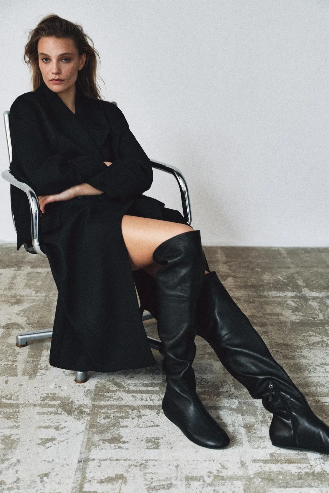 Сапоги до колена кожаные мягкие без каблука Limited Edition, Zara