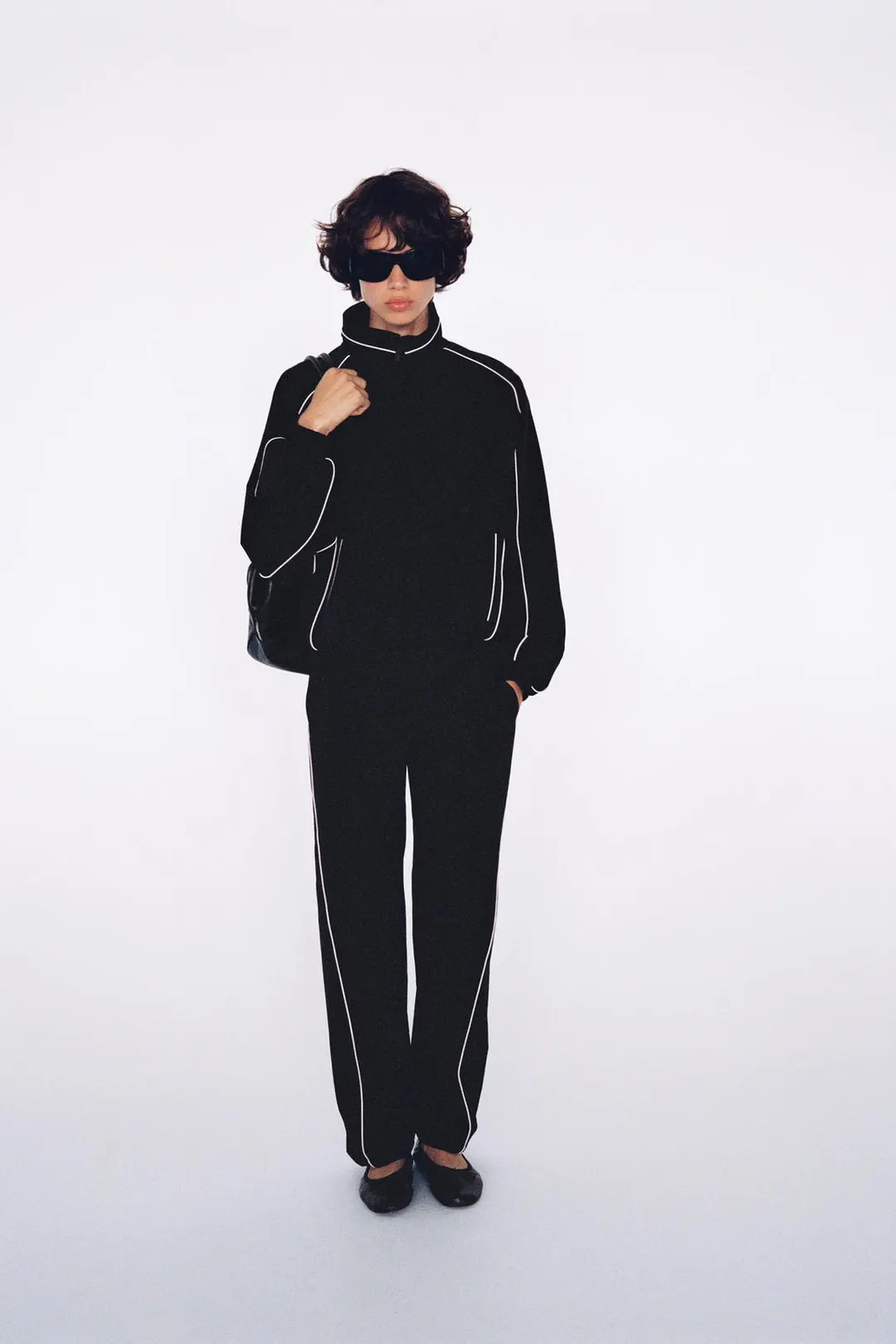 Технологичные брюки с контрастной отделкой, Zara