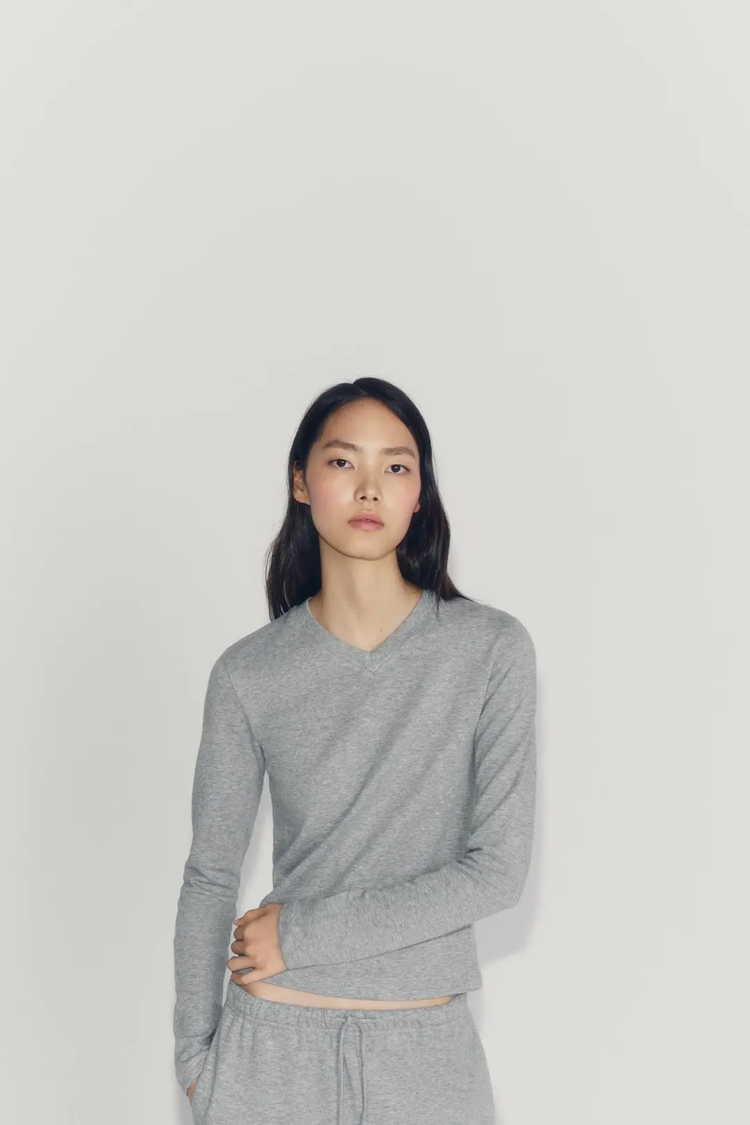 Футболка с V-образным вырезом, Zara