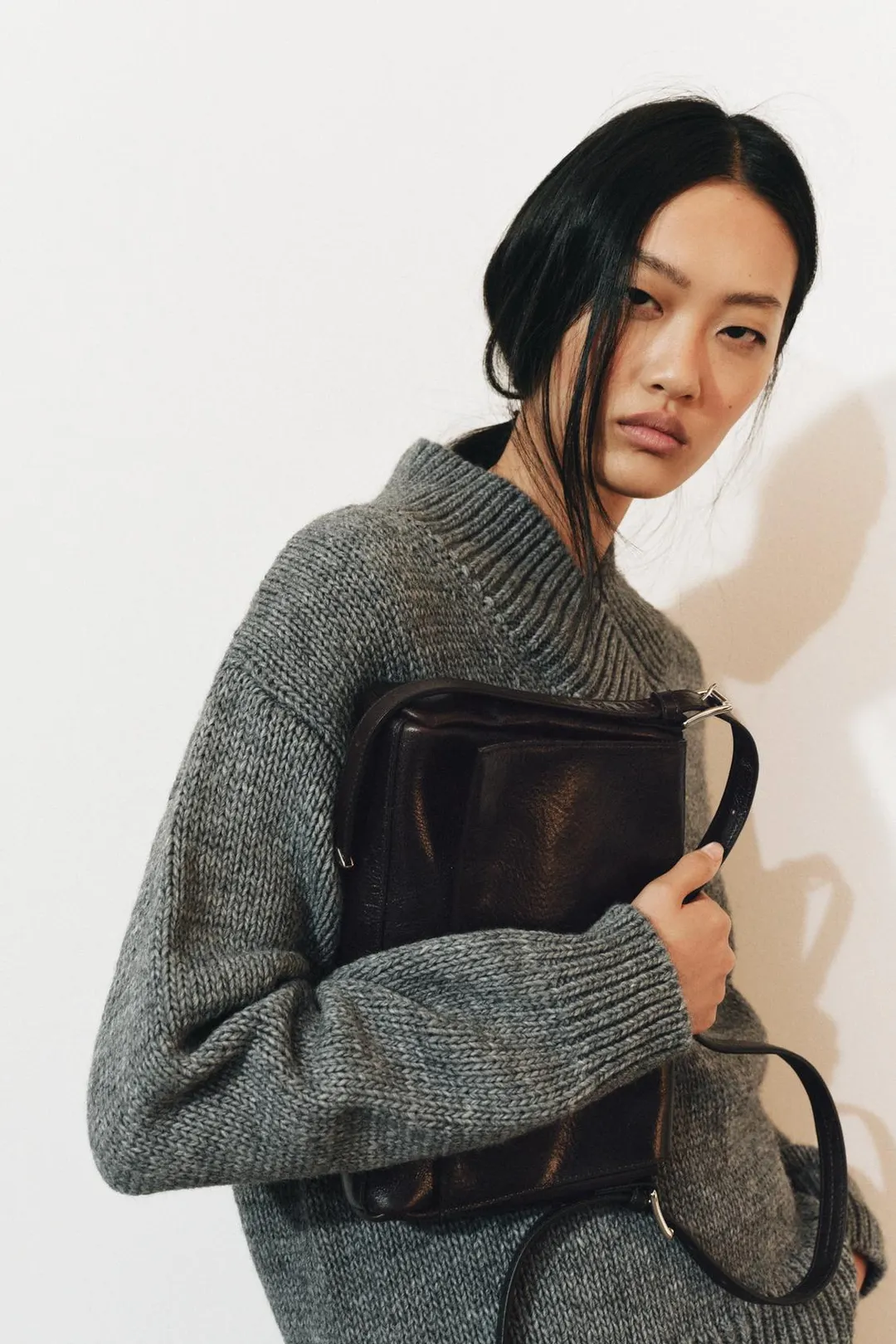 Сумка с клапаном из кожи, Zara