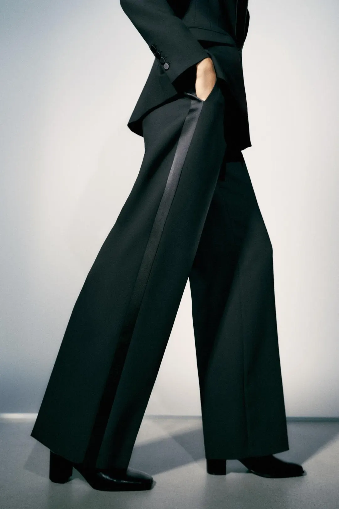 Брюки с атласными лампасами, Zara