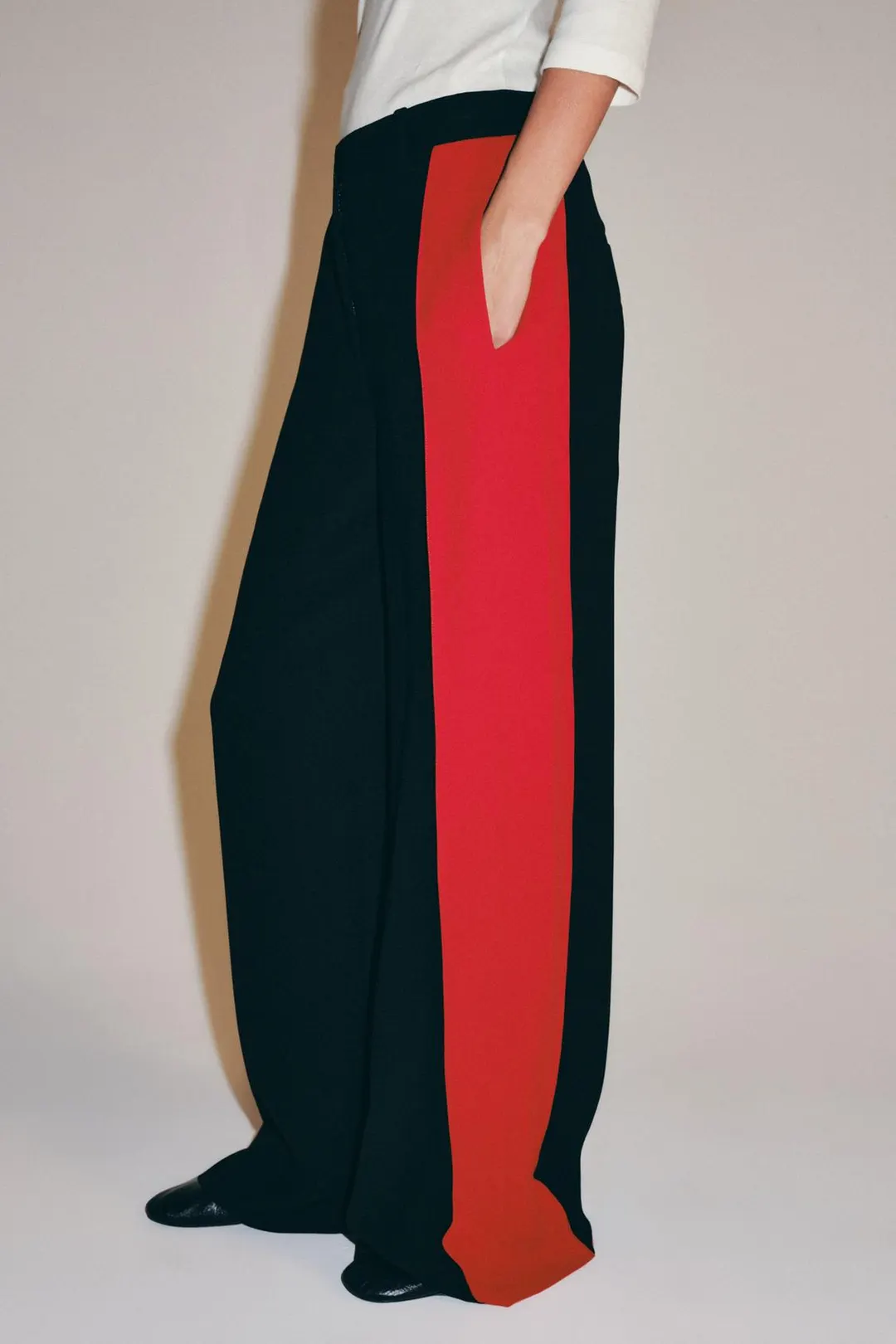 Брюки широкого кроя с боковыми лампасами ZW Collection, Zara