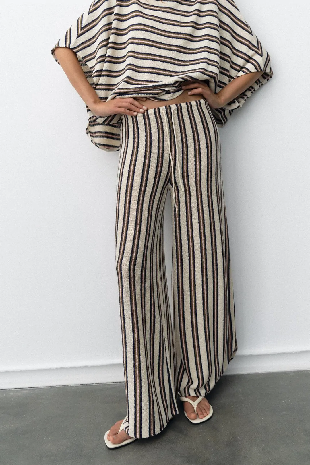 Брюки фактурные с разрезами, Zara