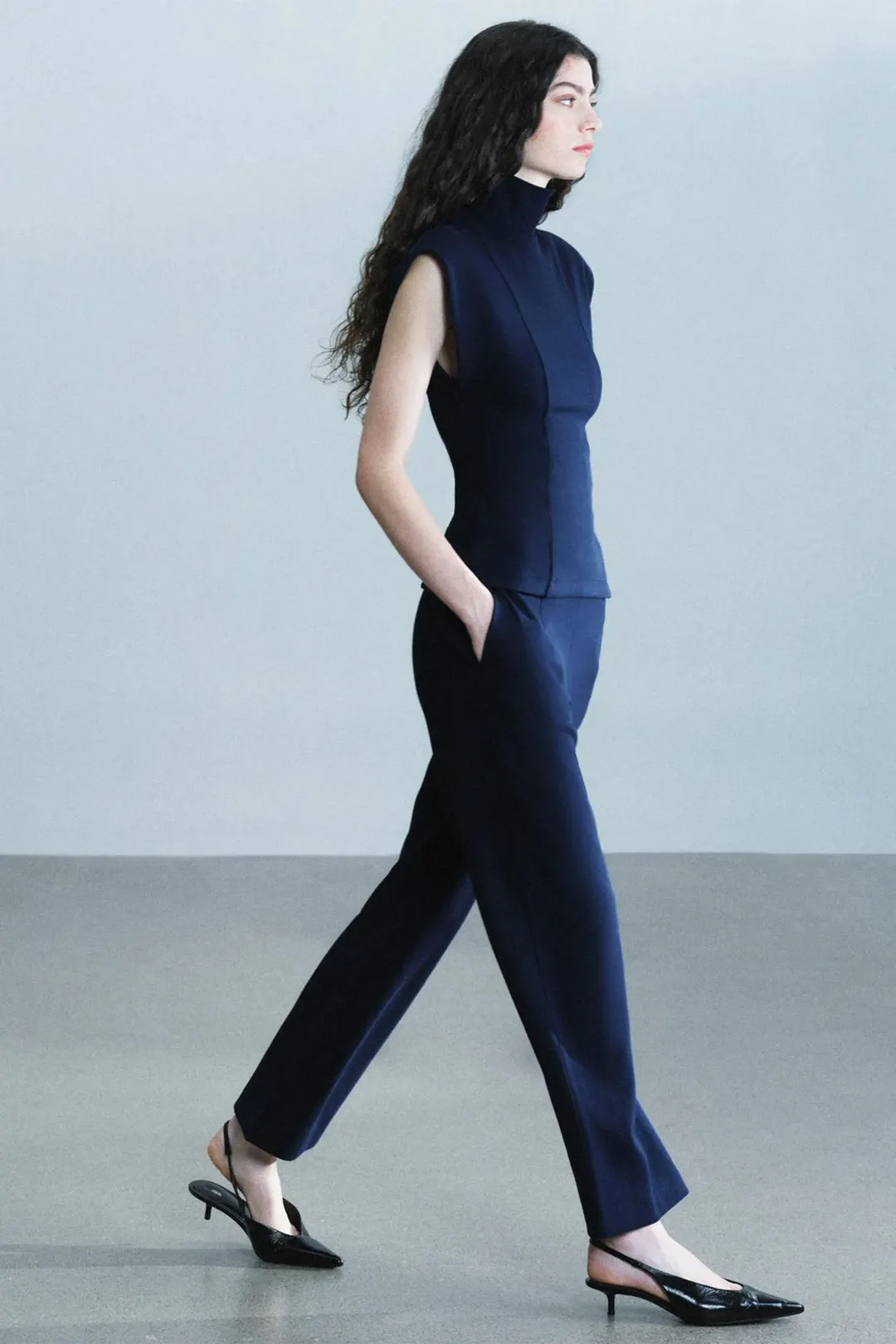 Брюки из интерлока со складками, Zara