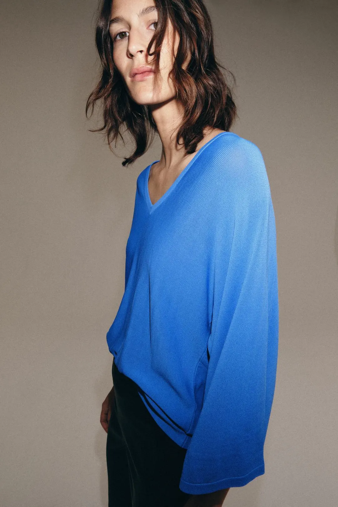 Топ струящийся трикотажный с V-образным вырезом, Zara