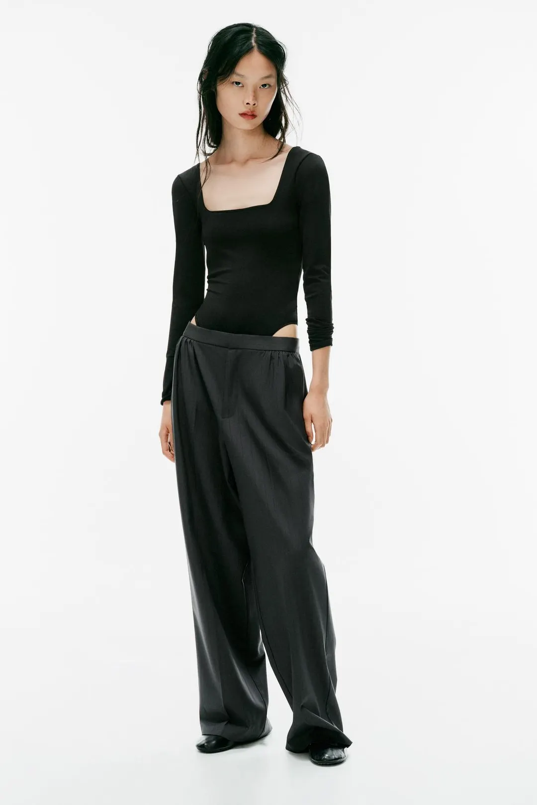 Брюки в тонкую полоску со сборками, Zara
