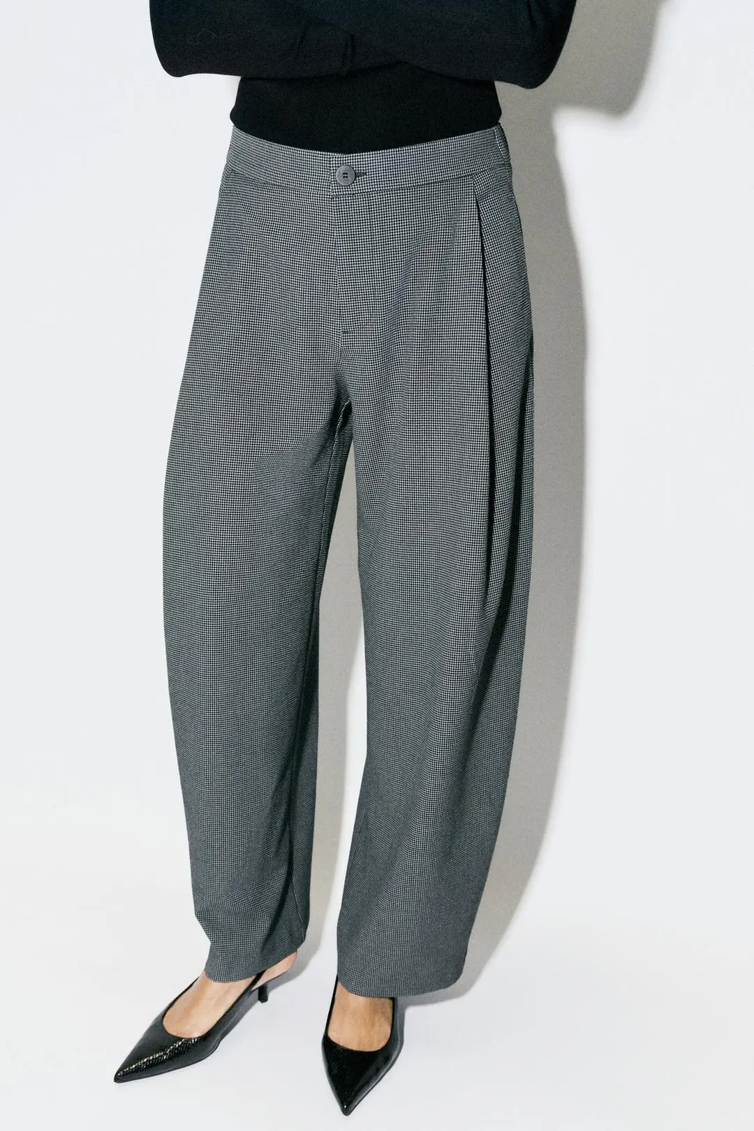 Брюки силуэта barrel с вытачками, Zara