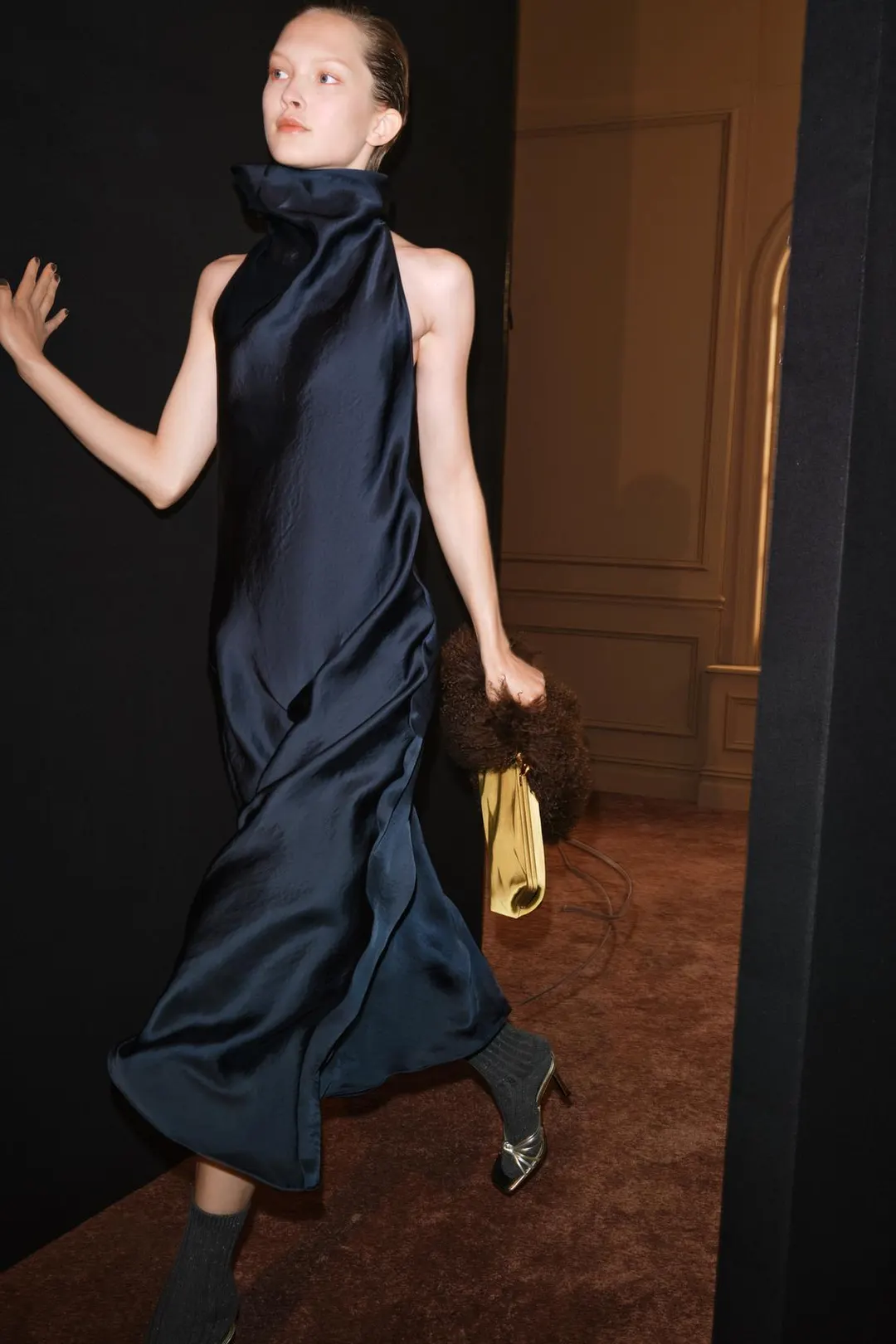 Атласное платье миди халтер ZW Collection, Zara