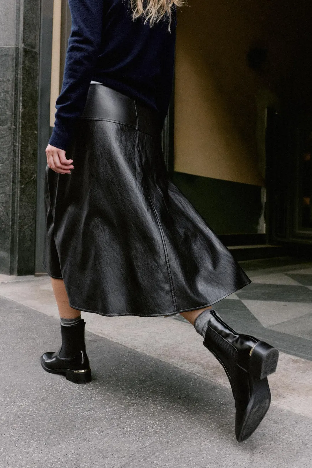 Ботильоны на каблуке с металлической деталью, Zara