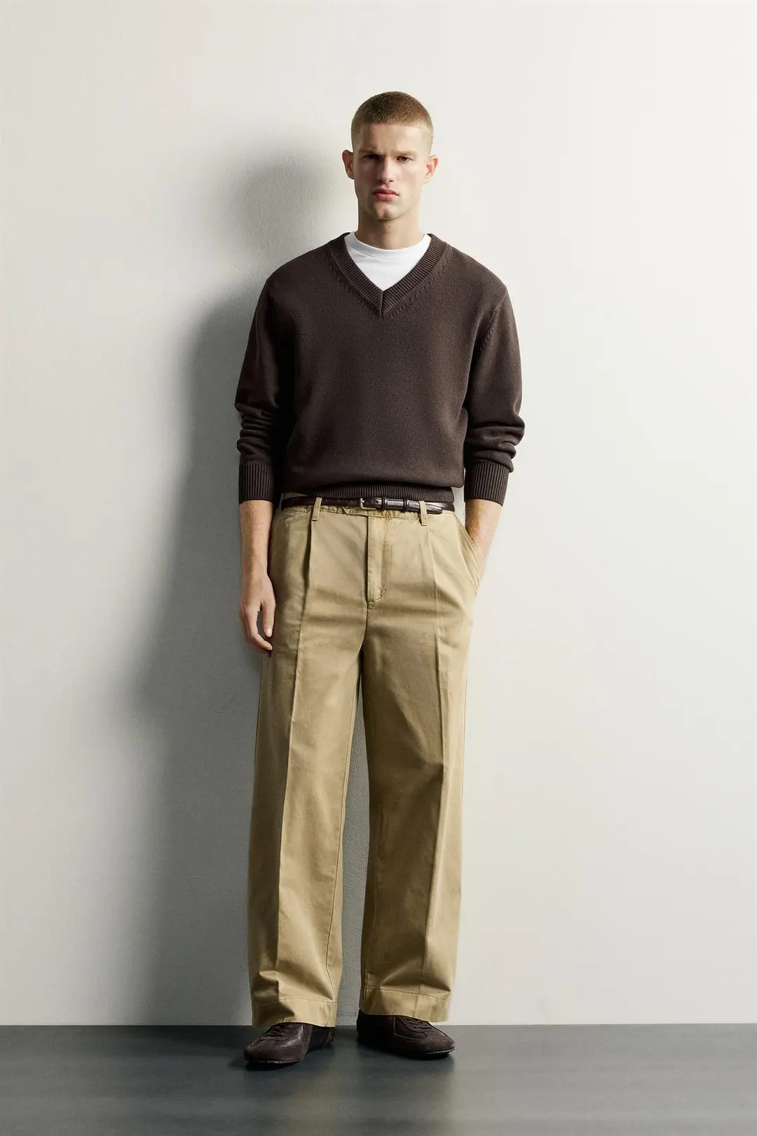 Брюки чинос свободного кроя со складками, Zara