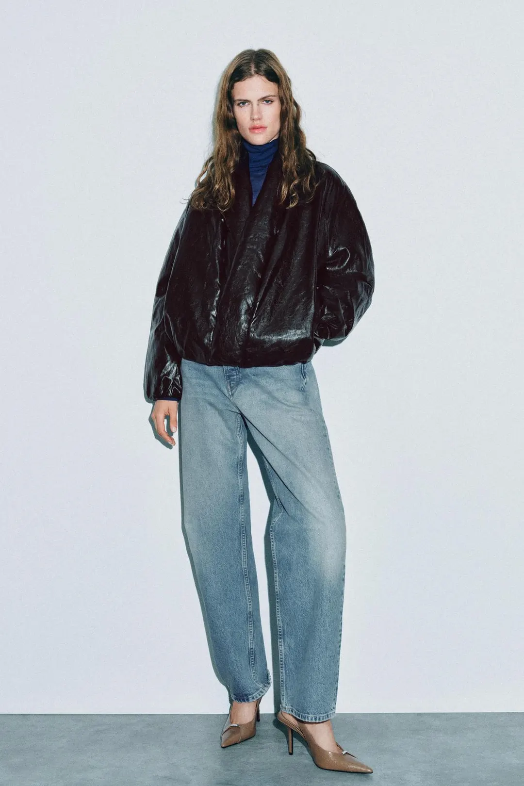 Лаковые туфли на каблуке с металлической деталью, Zara