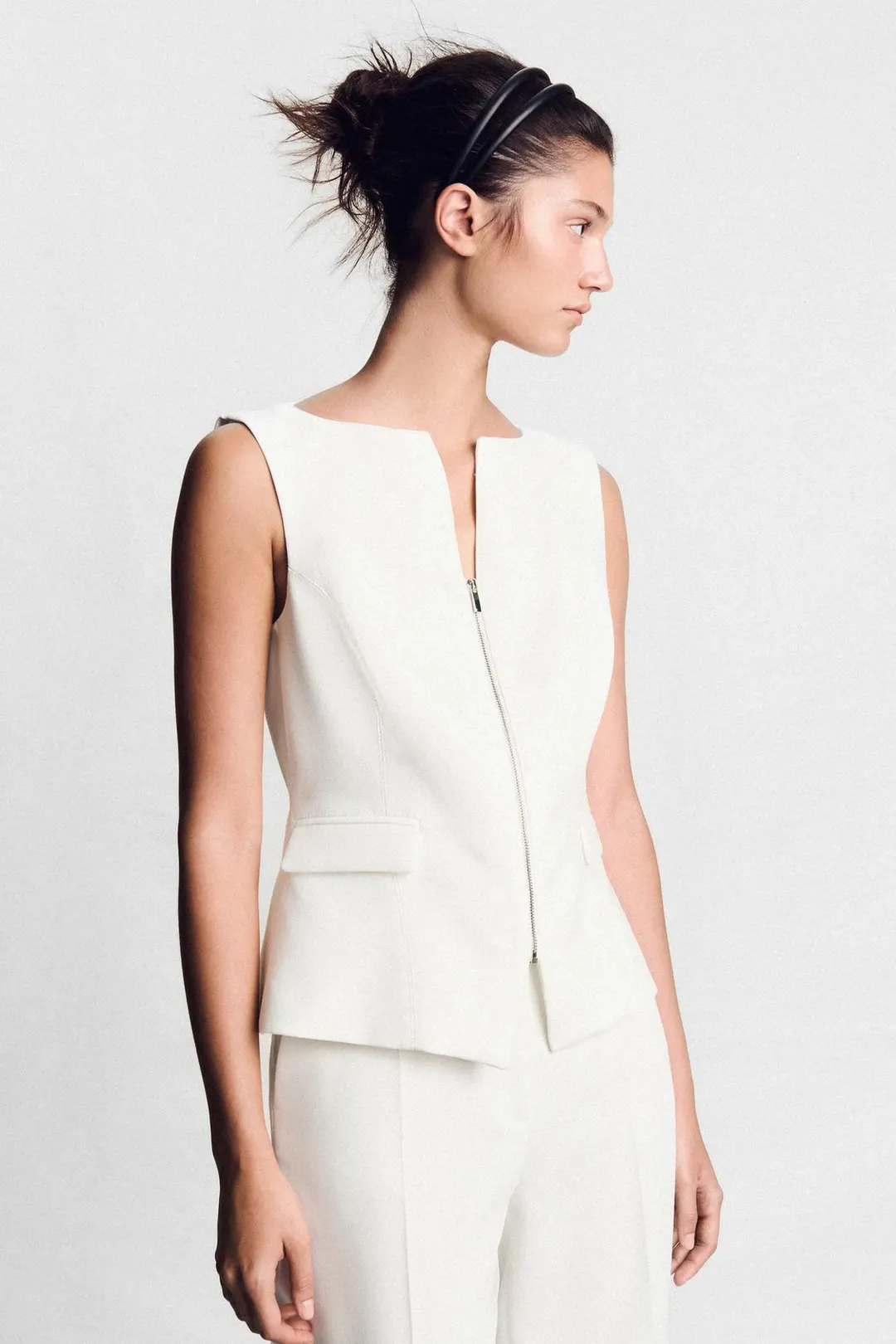 Жилет с вырезом лодочкой и молнией, Zara