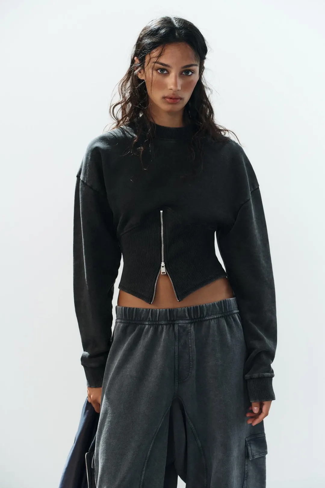Толстовка-корсет на молнии с эффектом выцветания, Zara