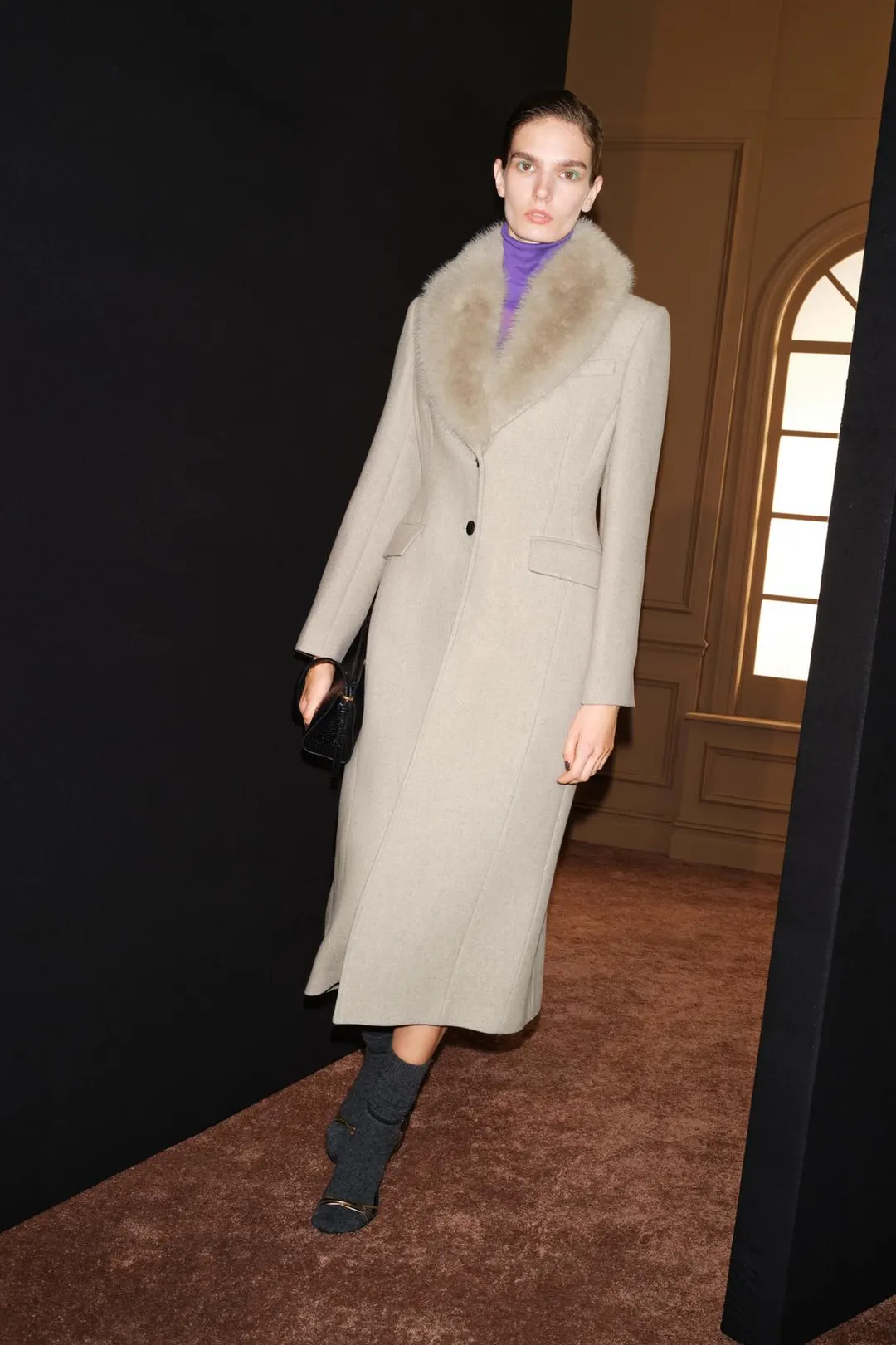 Пальто из смесовой шерсти с воротником из искусственного меха ZW Collection, Zara
