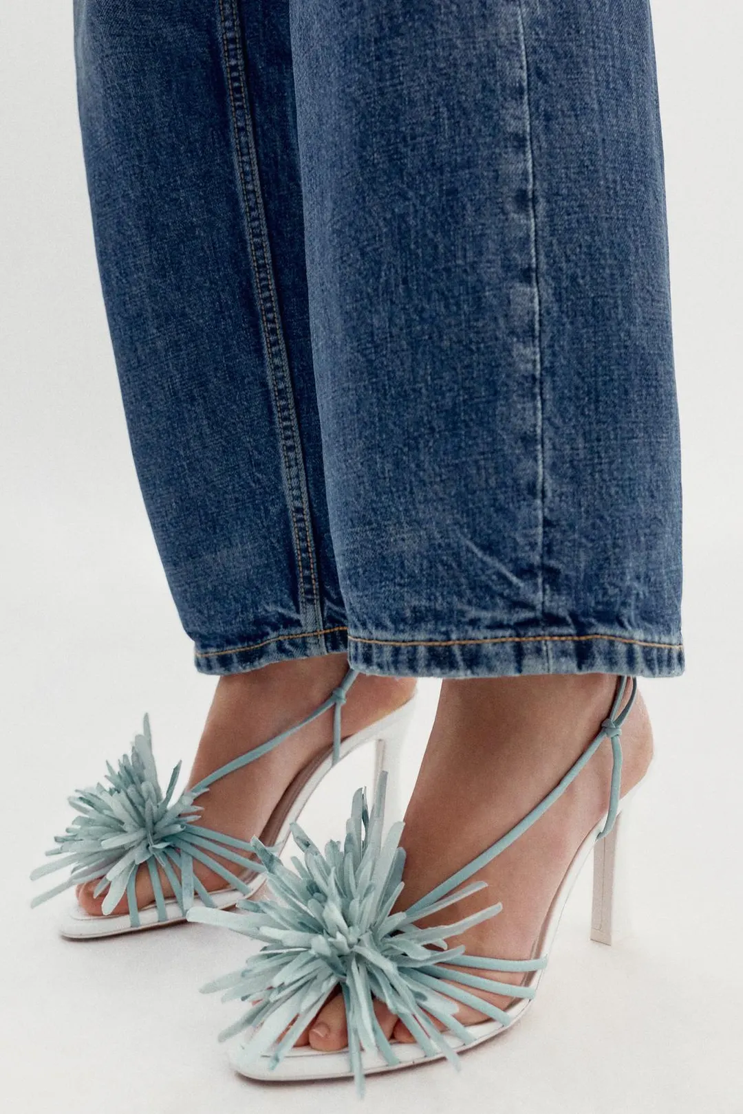 Босоножки на каблуке с цветами, Zara