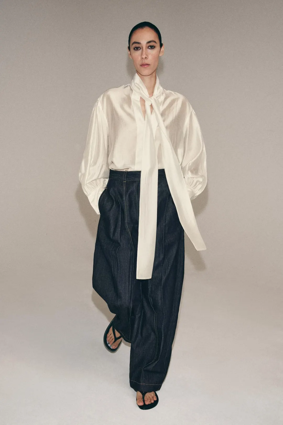 Атласная блузка с завязками ZW Collection, Zara
