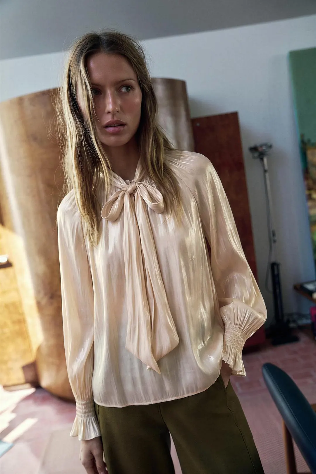 Атласная блузка с бантом, Zara