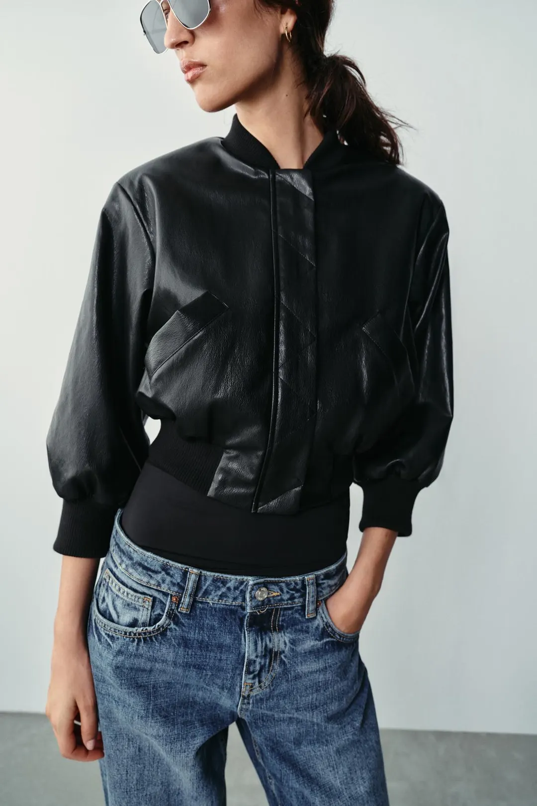 Бомбер из искусственной кожи с подплечниками, Zara