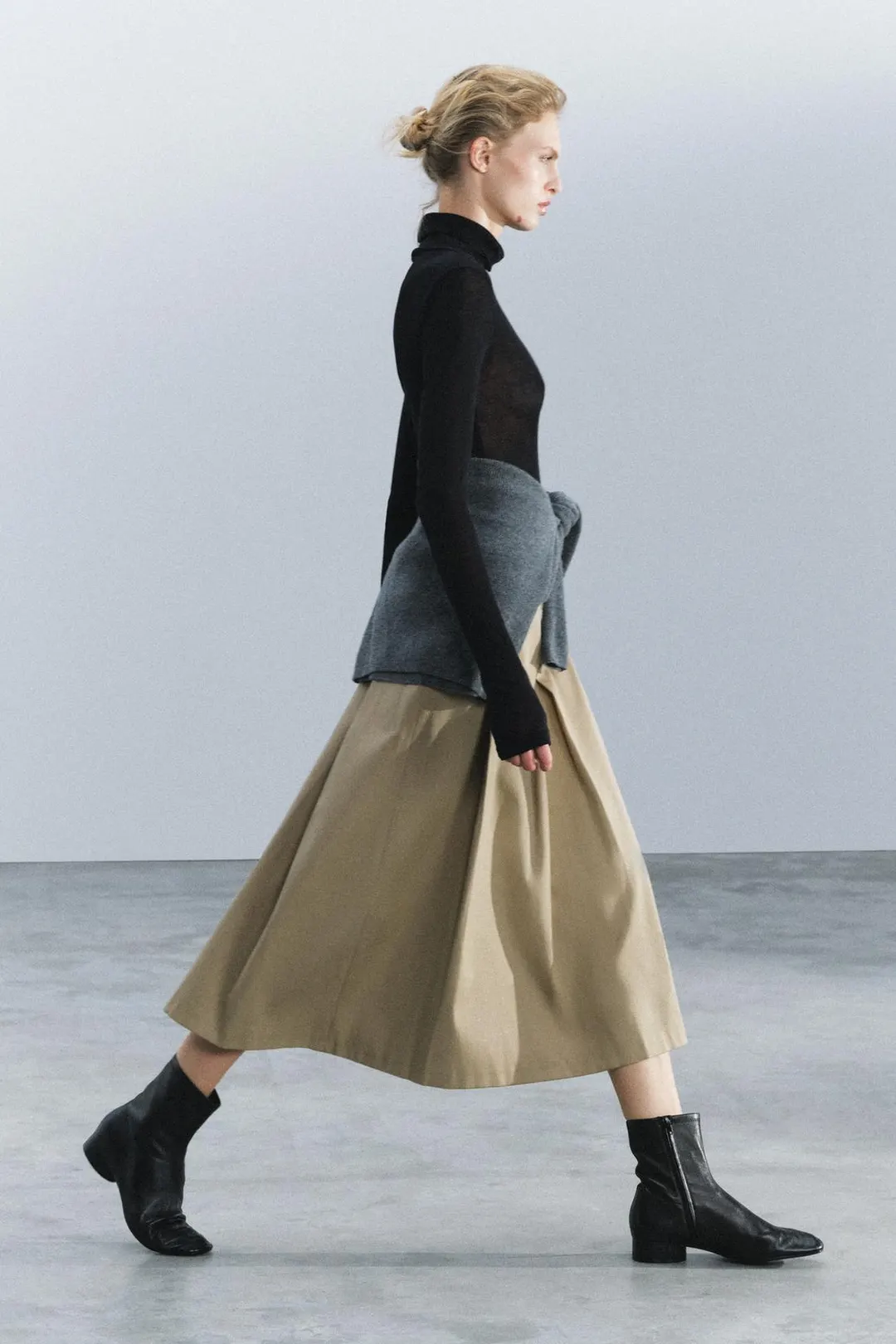 Кожаные ботильоны, Zara