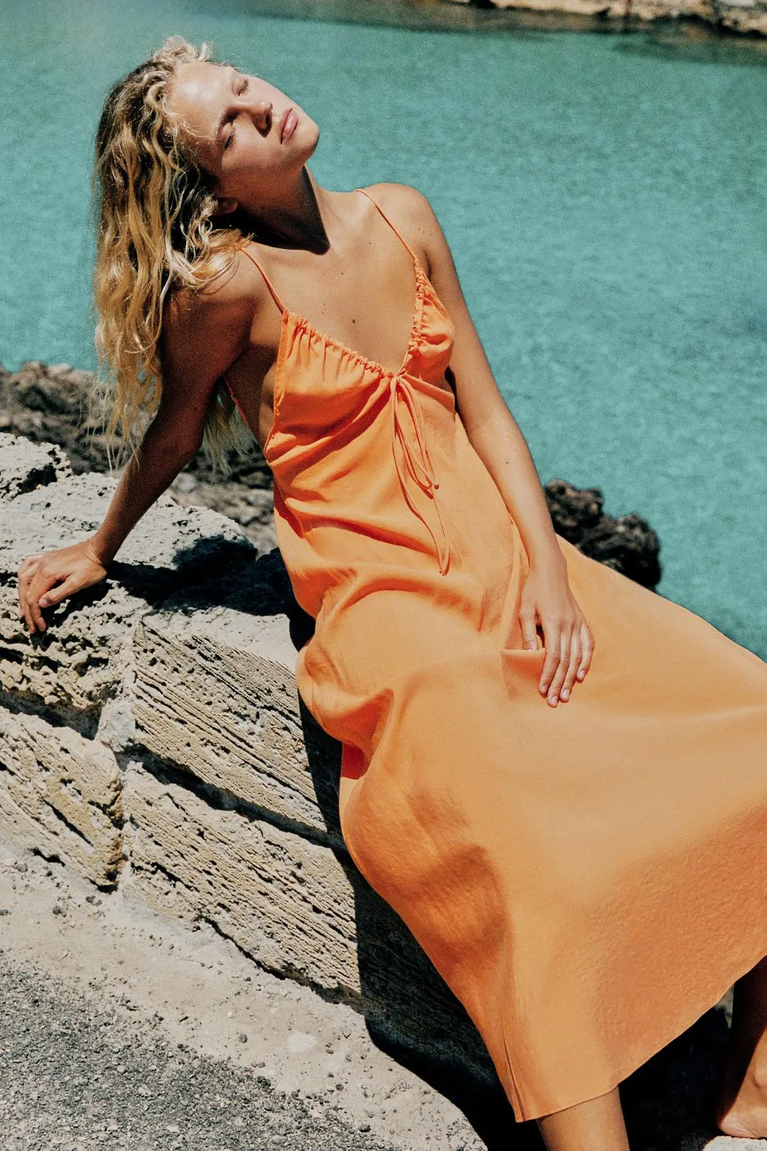 Струящееся платье миди с завязкой, Zara