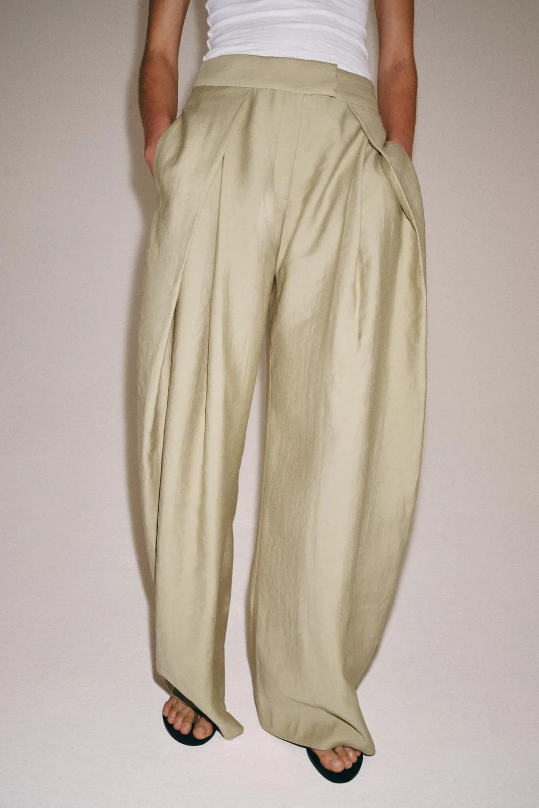 Брюки широкого кроя с вытачками ZW Collection, Zara