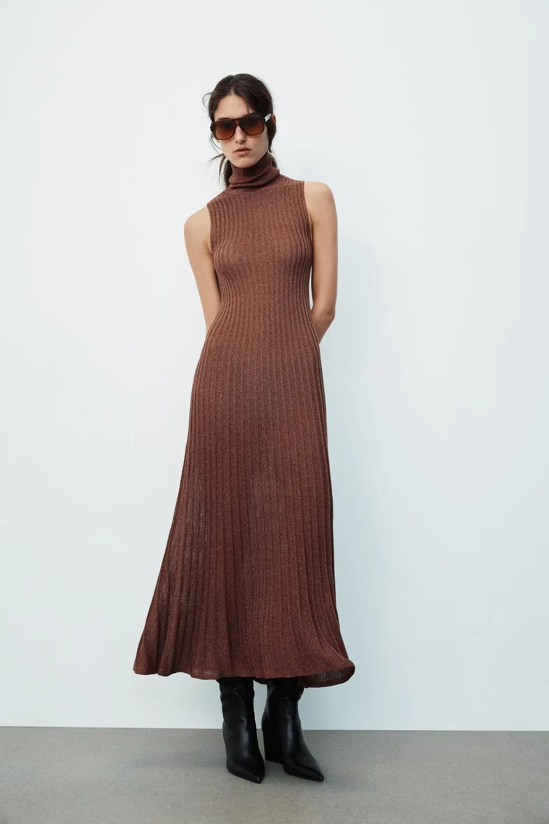Длинное платье в рубчик с металлизированной нитью, Zara