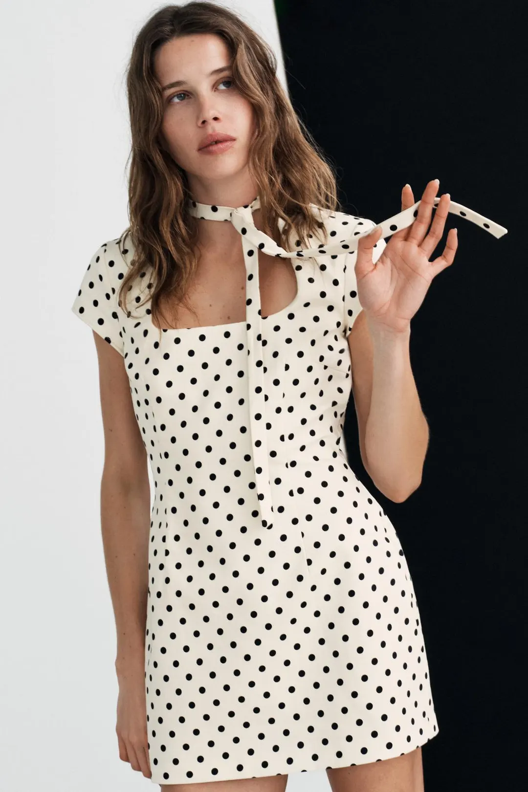 Платье короткое в горошек с завязкой, Zara